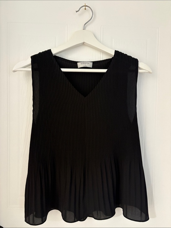 Babaton Tops - Babaton Black Pleated V-Neck Sleeveless Blouse